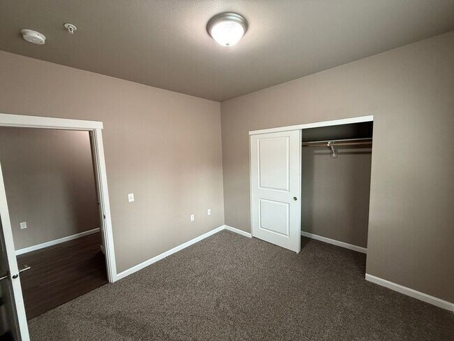 Building Photo - 4235 Hawthorne Ave NE