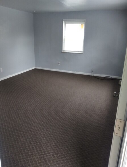 Living Room - 2501 Flanigan Ct