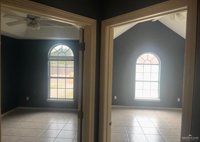 Building Photo - 18 N Yellow Brick Rd