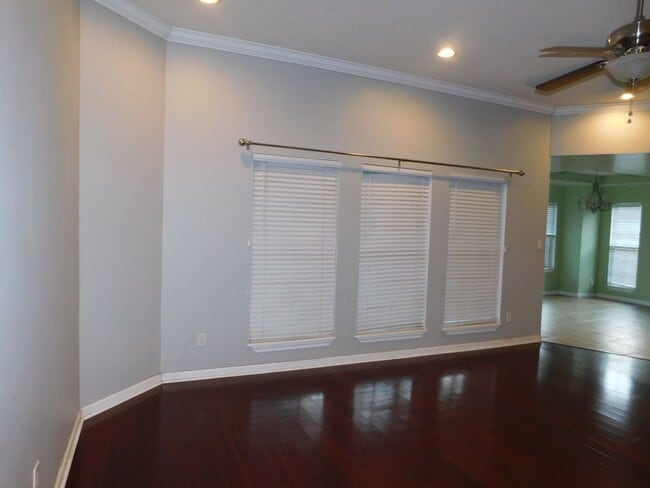 Building Photo - 3 bedroom in Crestwood S/D