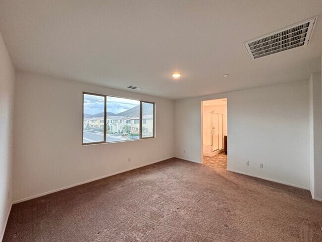 Building Photo - SOLAR INCLUDED! Stunning 3 Bedroom Home in...