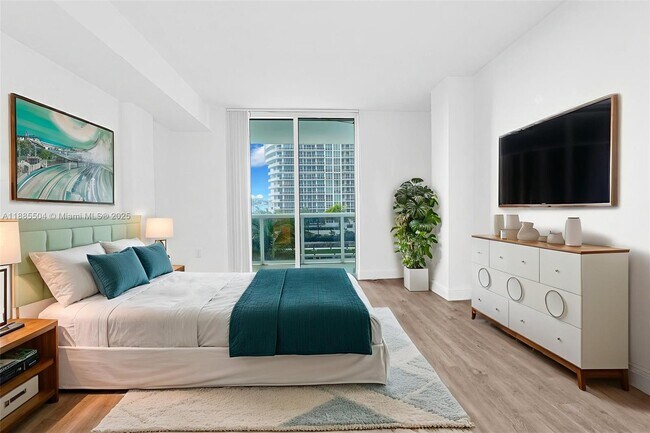 Building Photo - 10275 Collins Ave