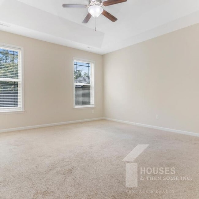 Building Photo - 70 Madeline Cir