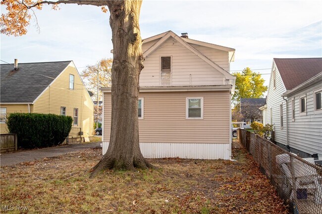 Building Photo - 12412 Sprecher Ave