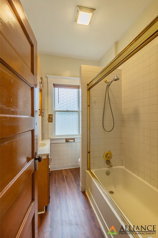 Building Photo - 800 Osage St