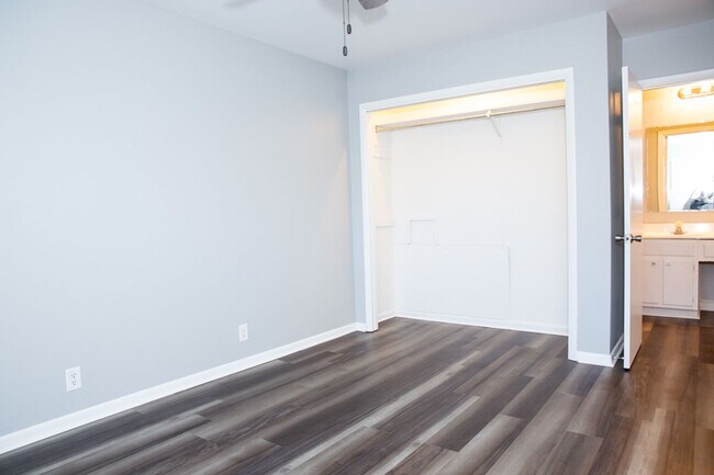 Building Photo - 409 S College Ave
