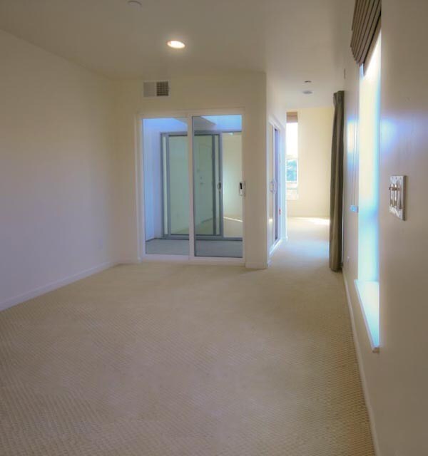 Building Photo - Modern Two Bedroom Hillcrest Condo