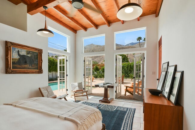 Building Photo - 439 E Sonora Rd