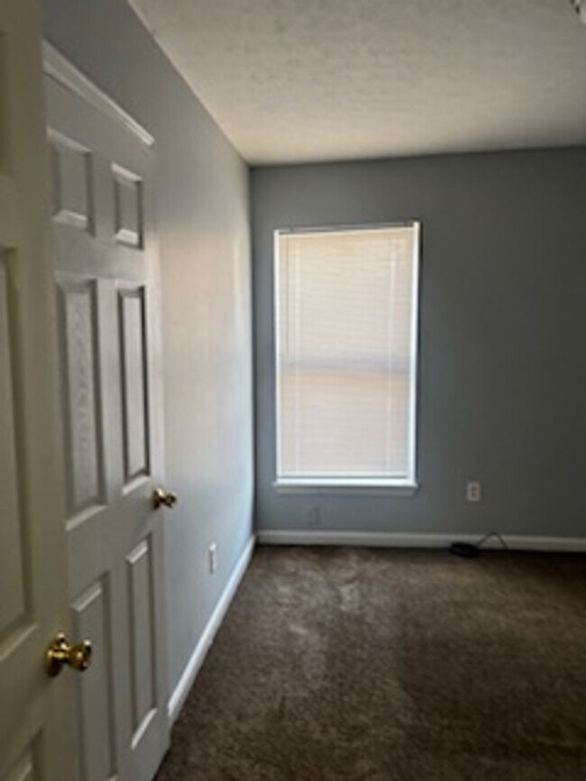 Building Photo - RH - 331