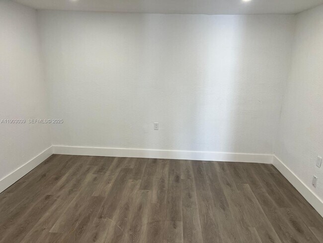 Building Photo - 1236 NW 4th Ave