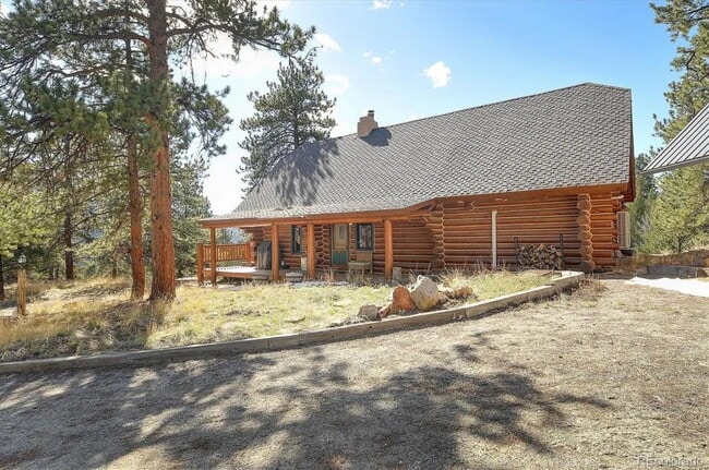 Building Photo - Mountain Log Home for Rent with views and ...