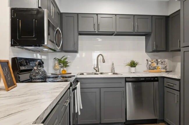 Building Photo - 10951 Laureate Dr