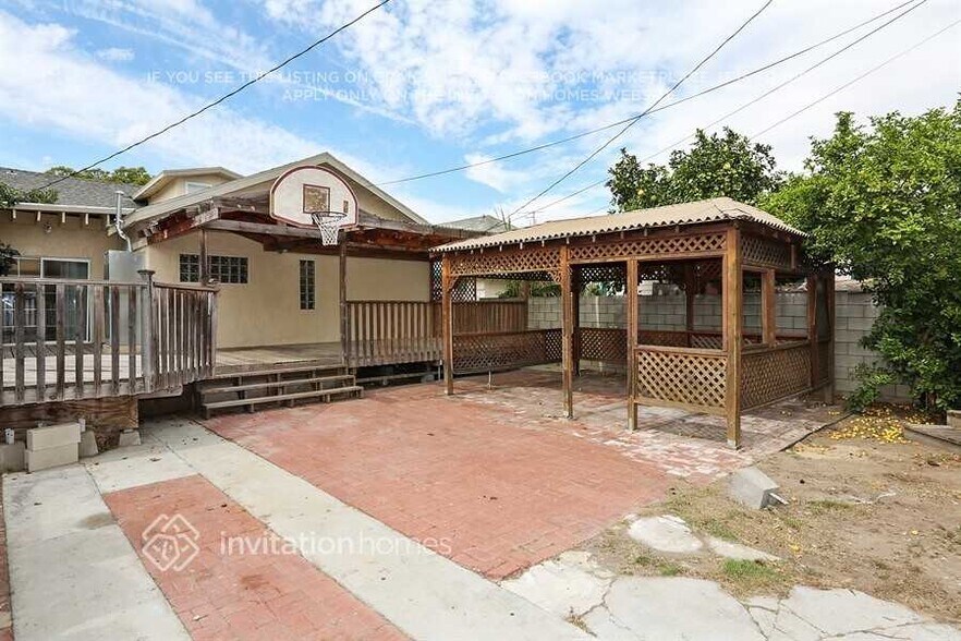 Building Photo - 3886 La Salle Ave