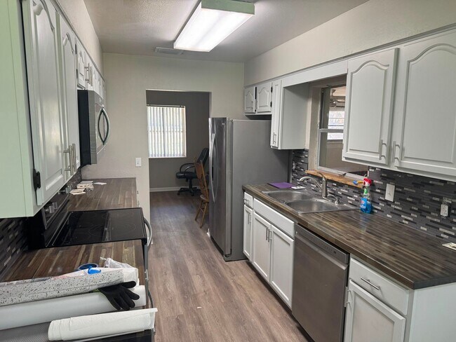 Building Photo - No HOA. Oversized 3/2 Home. NEW PHOTOS COMING SOON