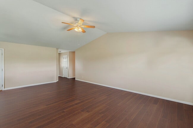 Building Photo - 927 Mossy Grove Ln
