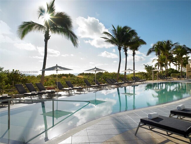 Building Photo - 6801 Collins Ave