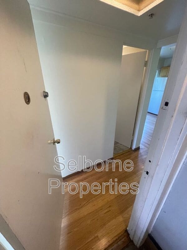 Building Photo - 518 41st St