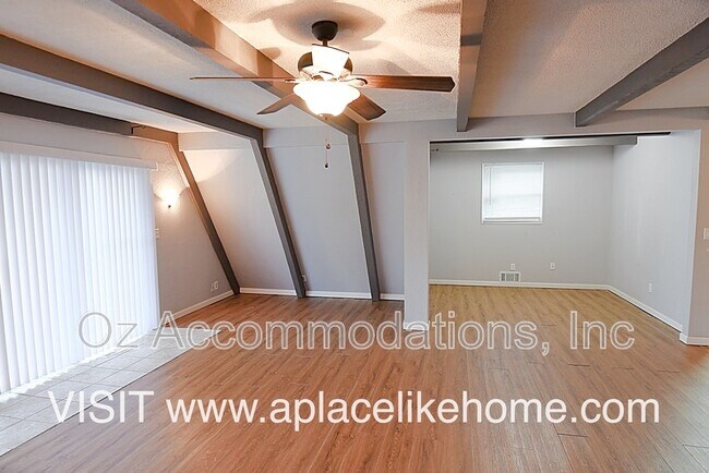 Building Photo - 5402 NW Venetian Dr
