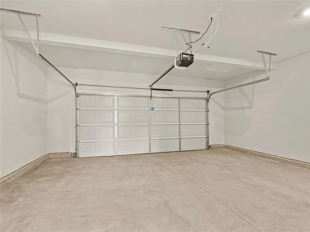 Building Photo - 105 Oval Ct