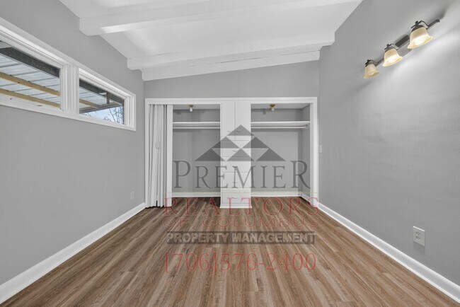 Building Photo - 2468 Walker St