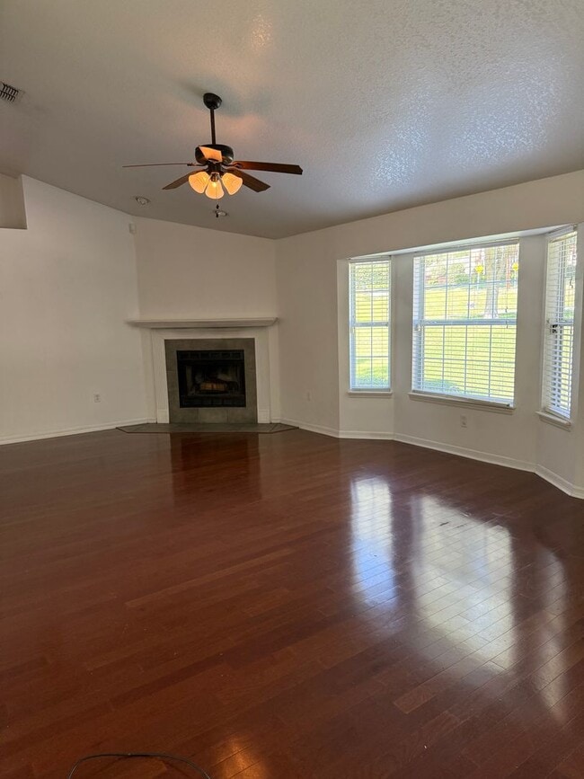 Building Photo - 1102 SE 10th St