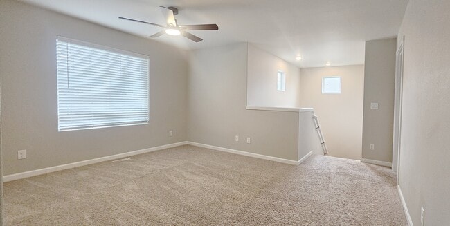 Building Photo - 640 Vickie Ln N