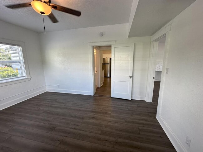Building Photo - 215 S Seacrest Blvd