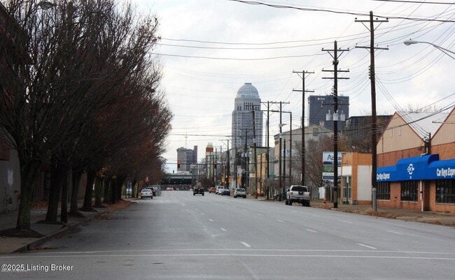 Building Photo - 902 E Jefferson St
