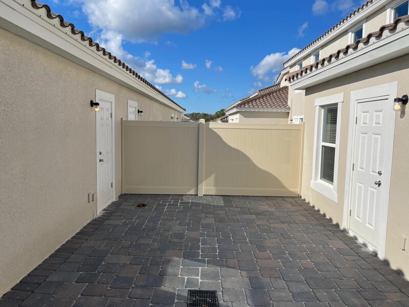Building Photo - 2511 Fencepost Dr