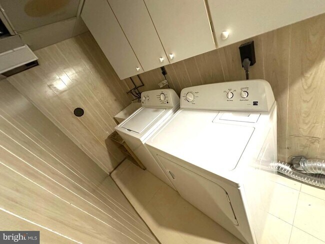 Building Photo - 4037 Olney Laytonsville Rd