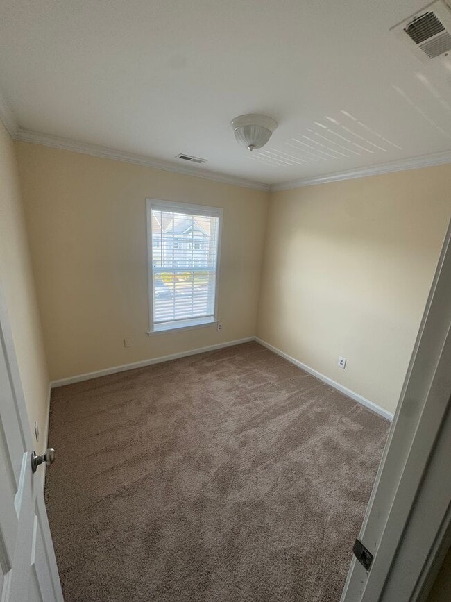 Building Photo - Lovely 3br 2.5ba TH in Raleigh! Available ...
