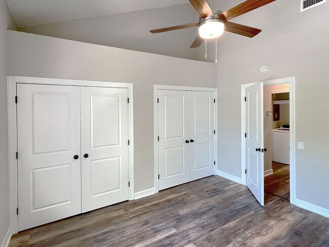 Building Photo - 415 Laurel Cove Way