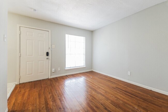 Interior Photo - 5317 Junius