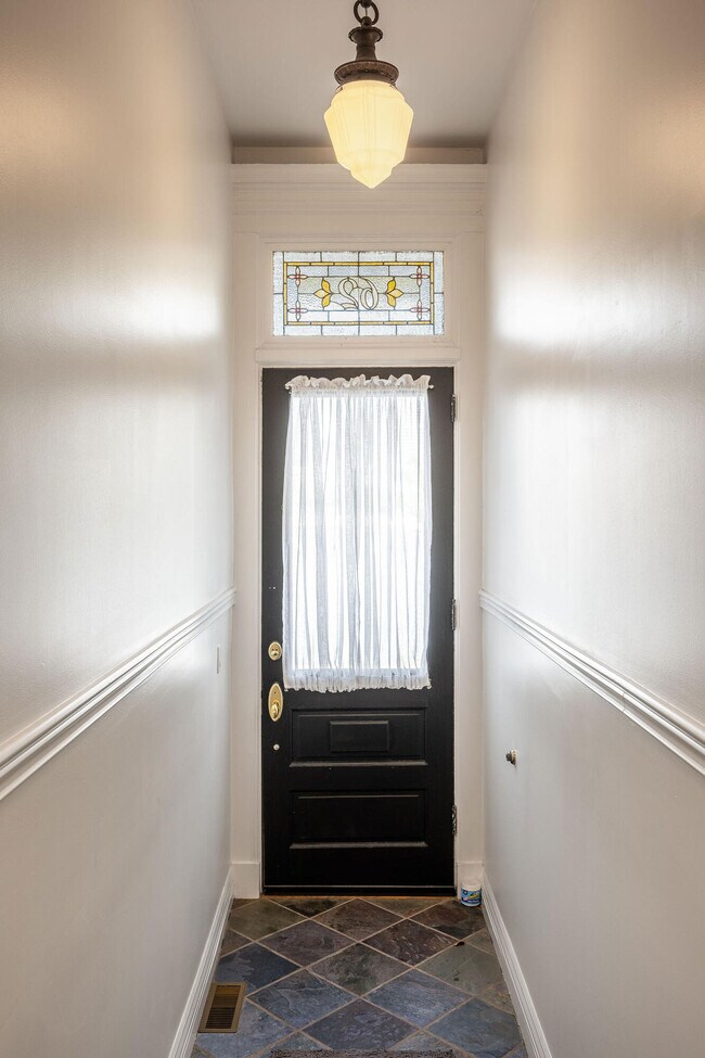 Building Photo - 225 Riverside Dr