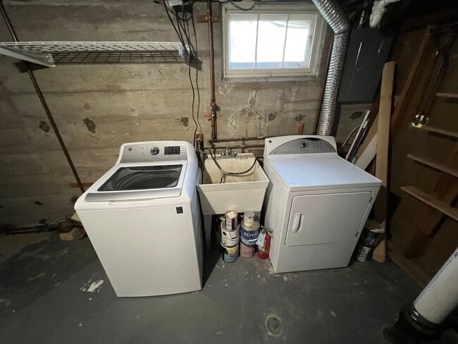 Building Photo - 3 Bed 2 Bath House