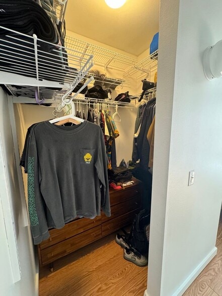 Building Photo - 2422 Tremont Pl