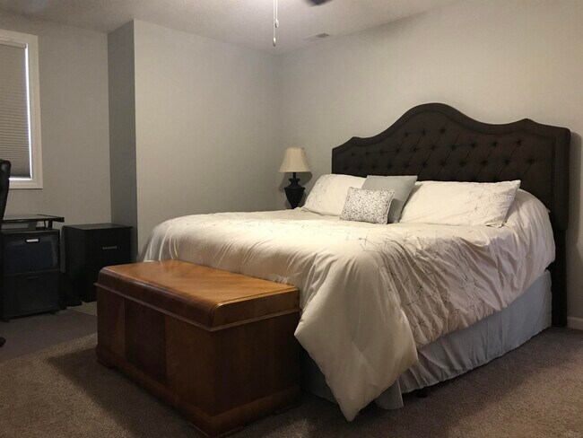 Building Photo - 2119 Meadowsweet Pkwy