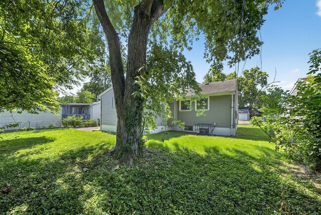 Building Photo - Section 8 Accepted
