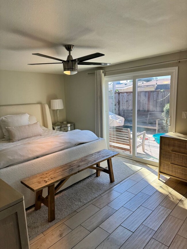 Building Photo - Charming 2-Bedroom, 1.5-Bath Apartment with Private Yard and 1 Car Garage