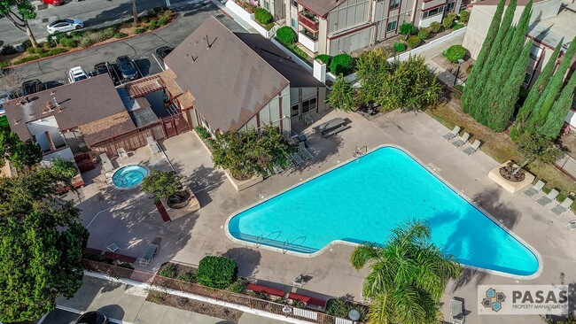 Building Photo - 2nd Floor 3 bed/2 bath Condo!