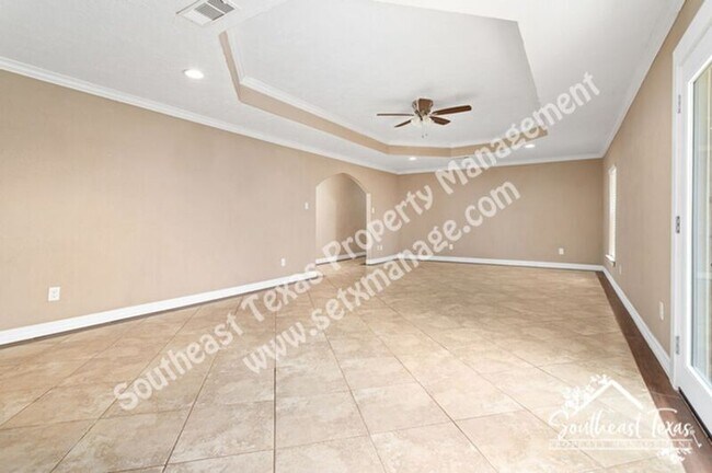Building Photo - 250 Duhon St