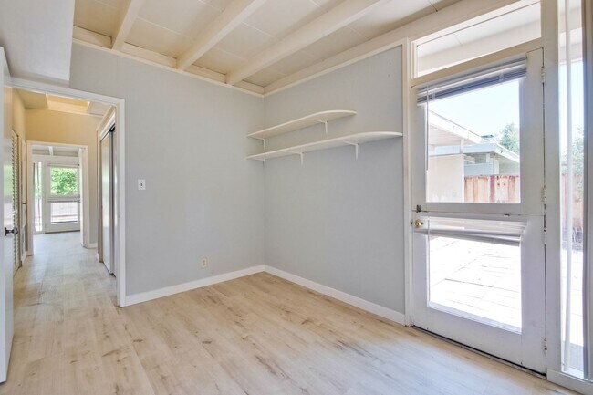 Building Photo - 3049 Harding Ave