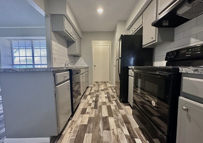 Building Photo - Updated 4 Bedroom Home w/ Gorgeous Floors