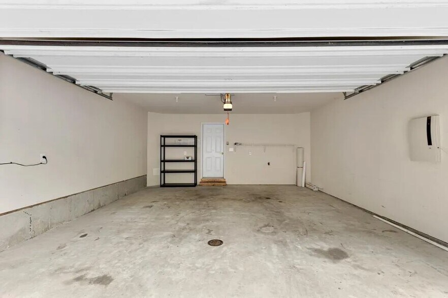 Building Photo - 4055 Columbia Pike