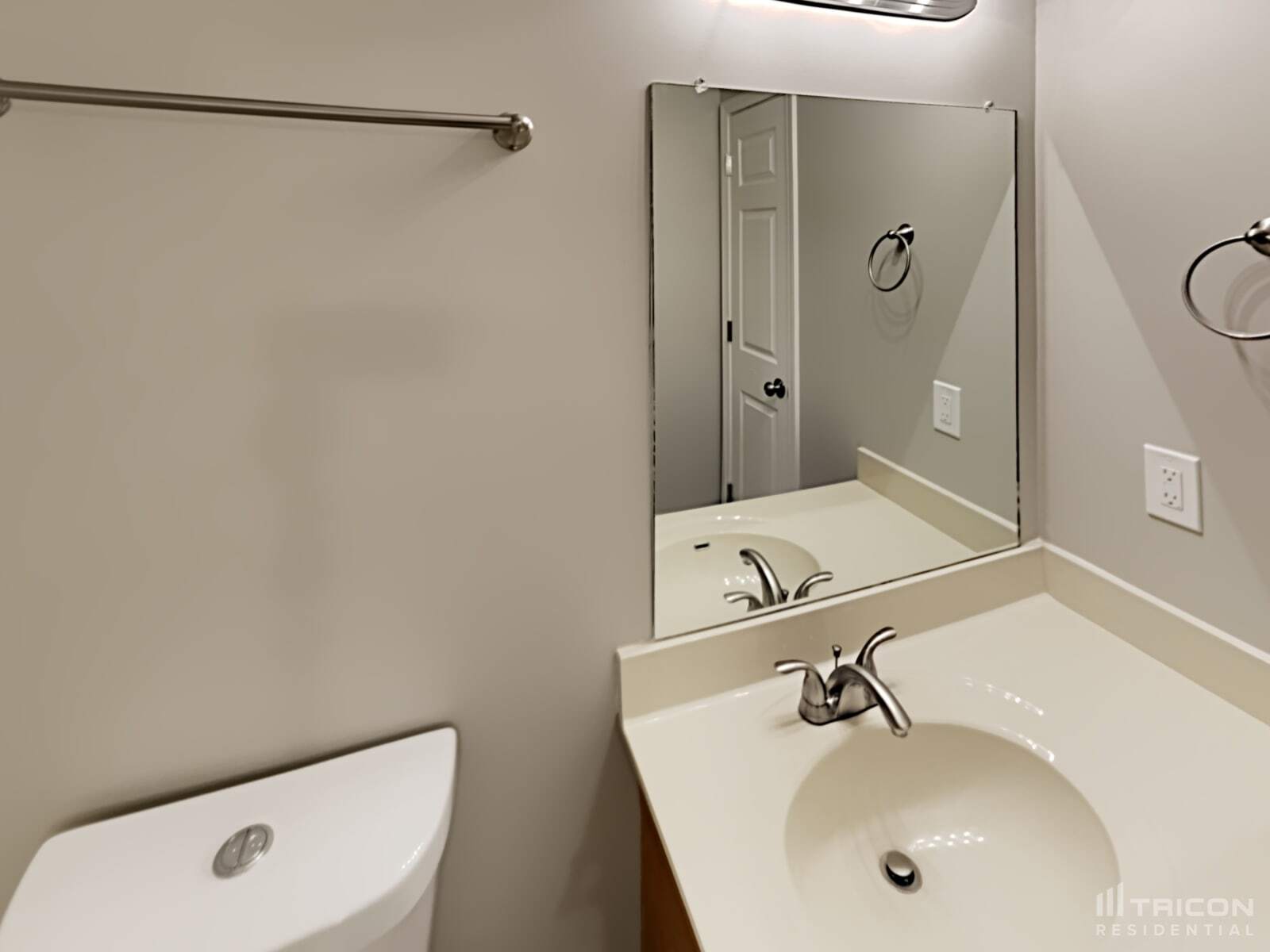 Building Photo - 712 Paige Ct