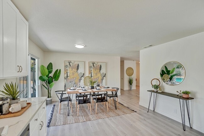 Building Photo - 74398 Myrsine Ave