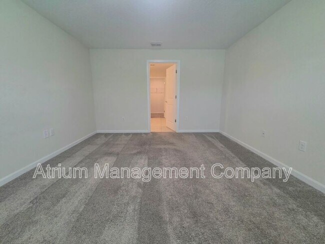 Building Photo - 327 Macarthur St