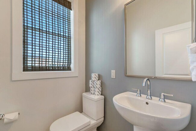 Building Photo - 3737 Bienville Ave