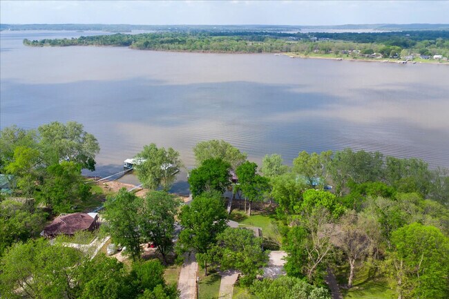 Building Photo - 1115 Red Bud Dr
