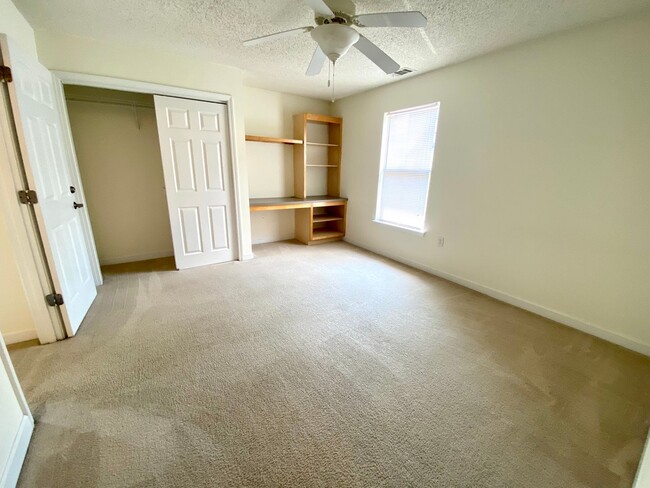 Building Photo - 431 Harts Cove Way